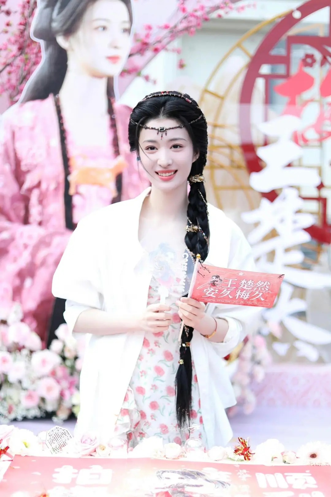 不管怎样，王楚然这颜值没得嘲吧！这张花魁脸很让人信服！