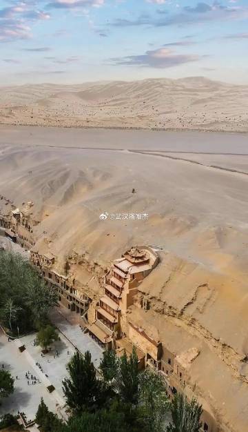这个角度看莫高窟确实震撼！ ​