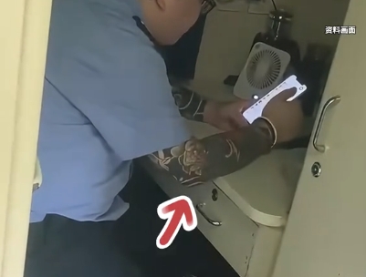 不是说我对纹身的偏见，我自己也很想纹身，但是像这种会影响国家形象是我的话我也会举