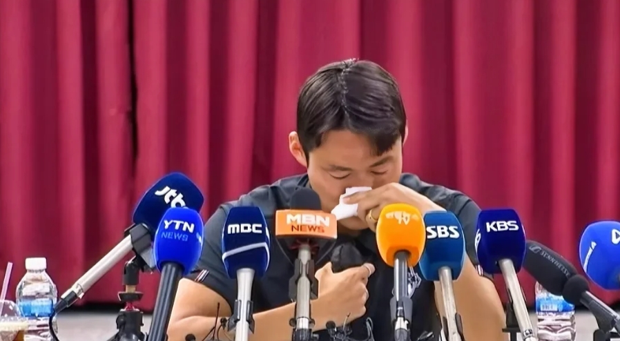 孙准浩把韩国国粹不要脸发挥的淋漓尽致，上来就哭，说是为了回家不得不承认指控，自己