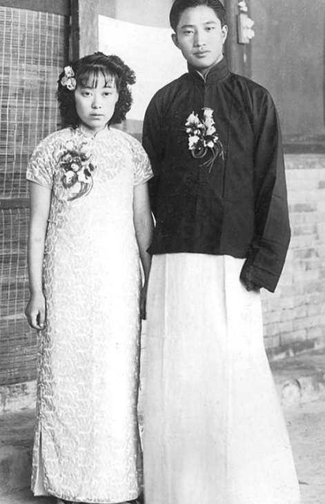 1988年，一位潜伏在台湾达42年之久的地下党员，历经重重困难终于返回大陆，他带