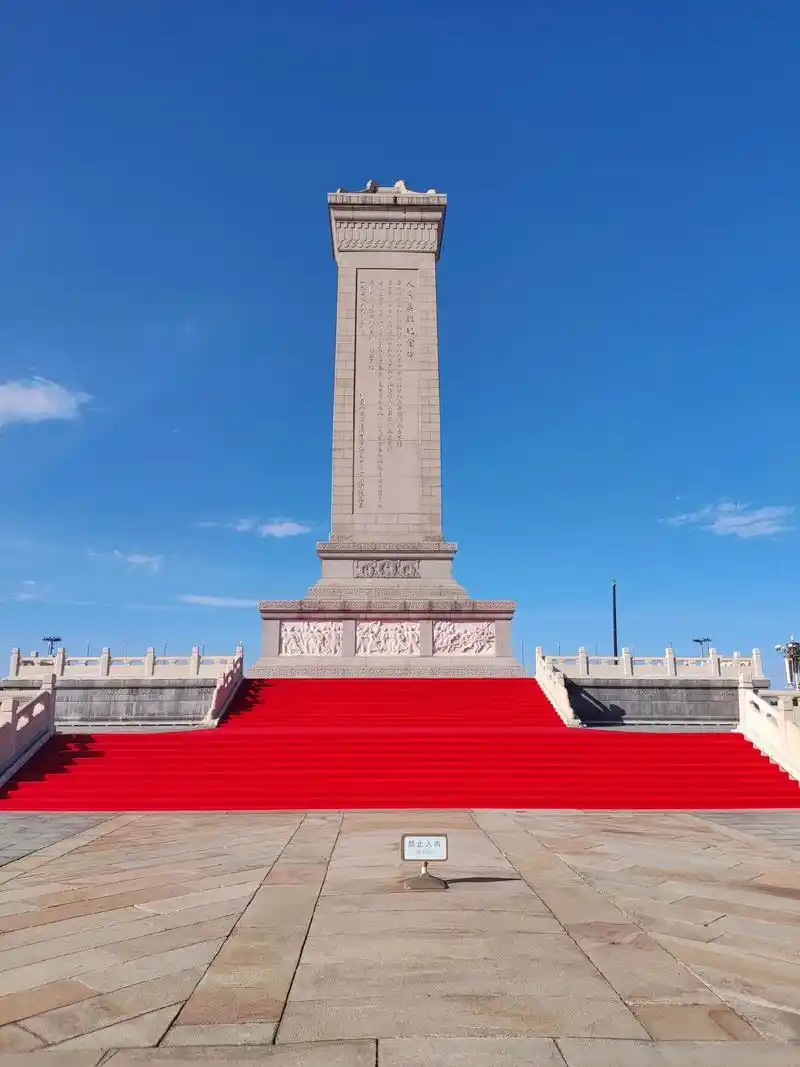 1955年，人民英雄纪念碑开工以后，林徽因认为碑文应该用楷体来写，但具体由谁来写