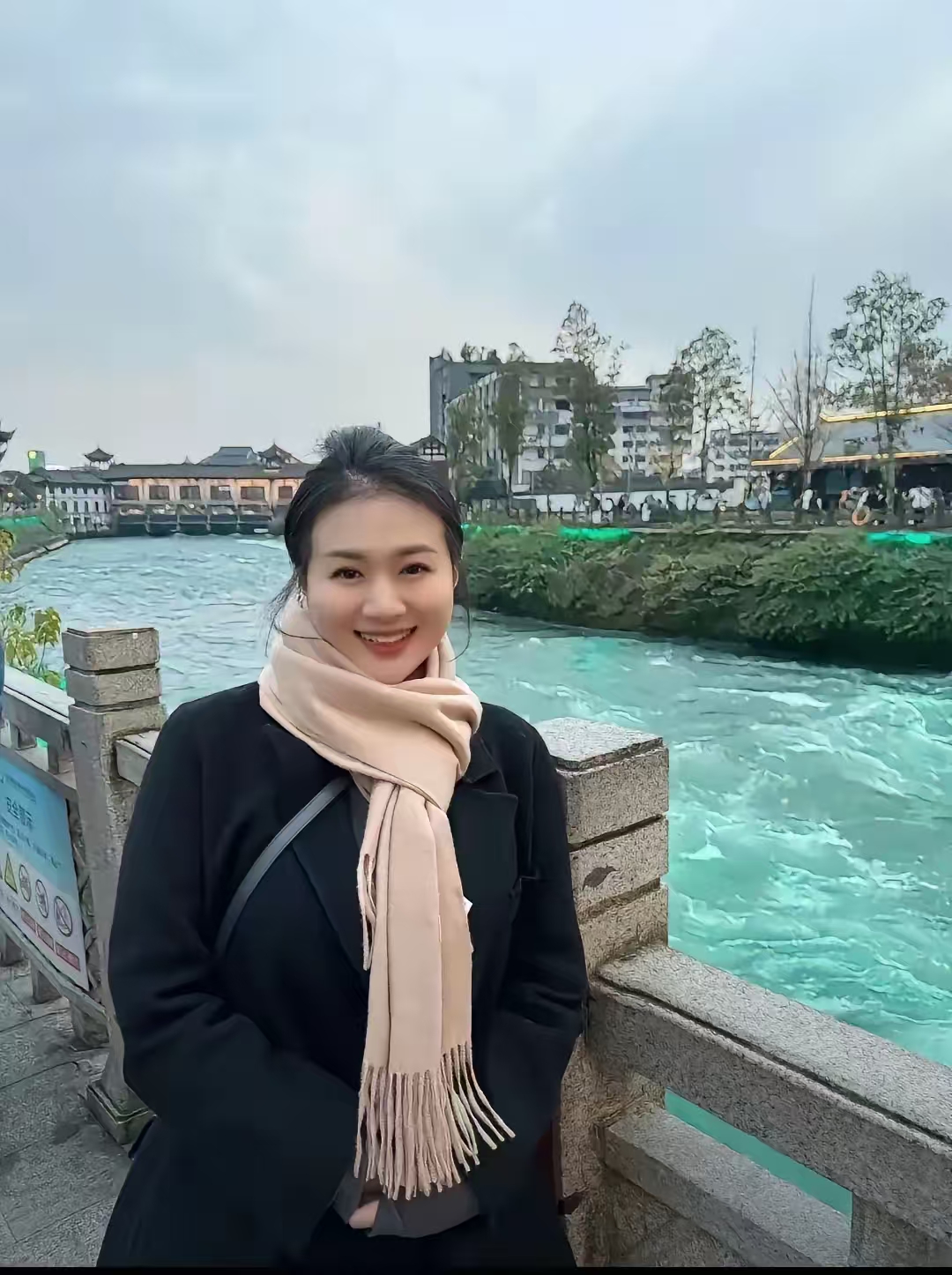 45岁能有这顔值跟状态，同龄人情何以堪啊