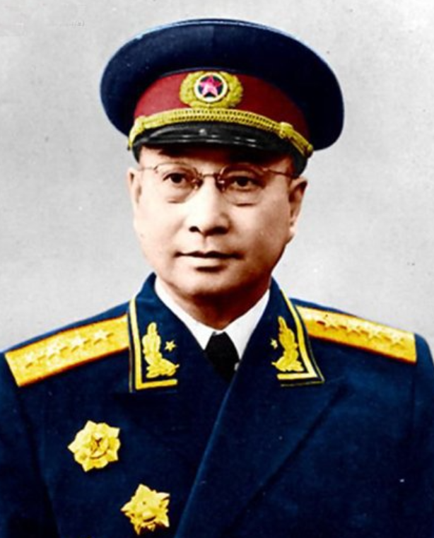 1928年，潜伏于上海的陈赓接到了周恩来下达的指令，要求他竭尽全力救援身份暴露的