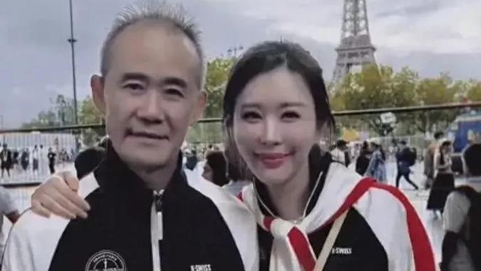 离婚12年后，王石与田朴珺疯狂秀恩爱，他愧对助力他事业起飞的前妻吗？