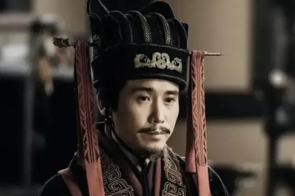为什么李斯被杀后，秦朝很快就灭亡了？
李斯是历史名人，推动秦国统一天下立下万世之