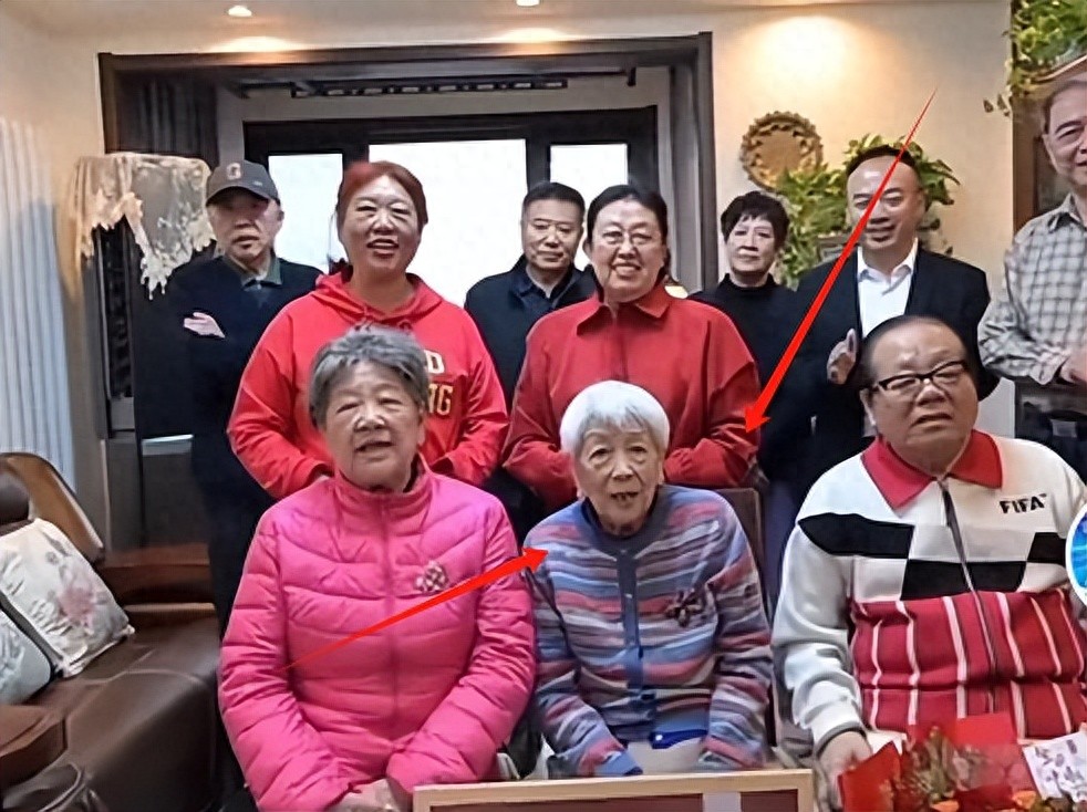 90岁谢芳去世，事发突然未留遗嘱。
 
这是她的福呀，最后走的安祥，算是一辈子的