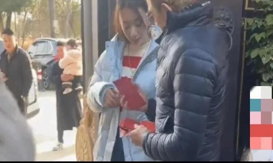 天王的钱，那可不是大风刮来的！想想他开演唱会，拍电影，接广告，哪样不是拼了命的干
