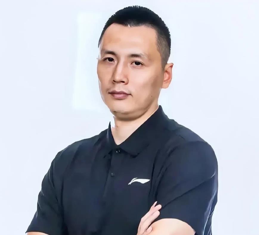 我说的，上海大鲨鱼主教练绝对是人才，看他今晚的摆兵布阵就知道了！

首发阵容——