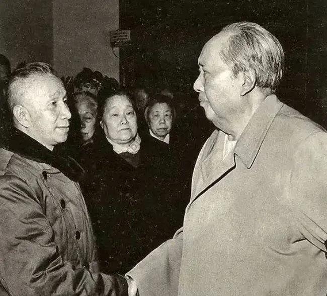 “催生”孟良崮战役的三电！
孟良崮战役前，面对优势国军的层层推进，难寻破敌机会的