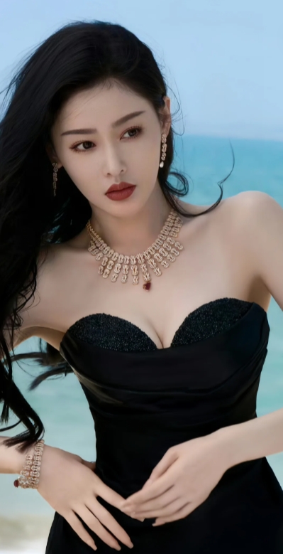 张天爱容貌秀美