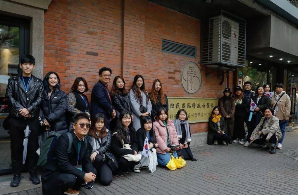 周五下班，中国吃玩？上海火锅店1晚接待100桌韩顾客，牛肉和西瓜成必点美食！
自