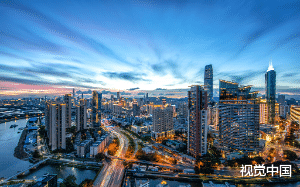 继姐老是喜欢抢我的东西，于是我抢了她的男神，跟他做最亲密的事情。