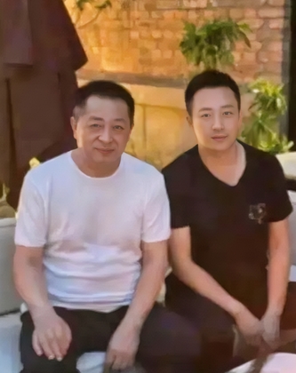 张兰夸汪小菲孝顺，每月给他爸5万的零花钱，持续19年高达上千万