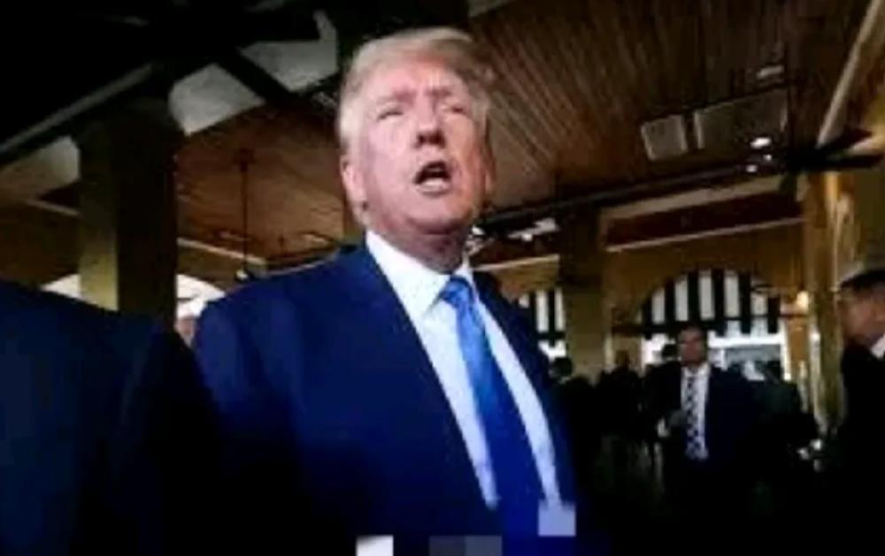 太意外了！
特朗普突然改口了！
万万没想到，特朗普居然改口称拜登81岁并不老。
