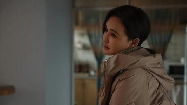 别再尬演贤妻了，满脸肿胀、头大身小，这是迷倒男人该有的皮囊？