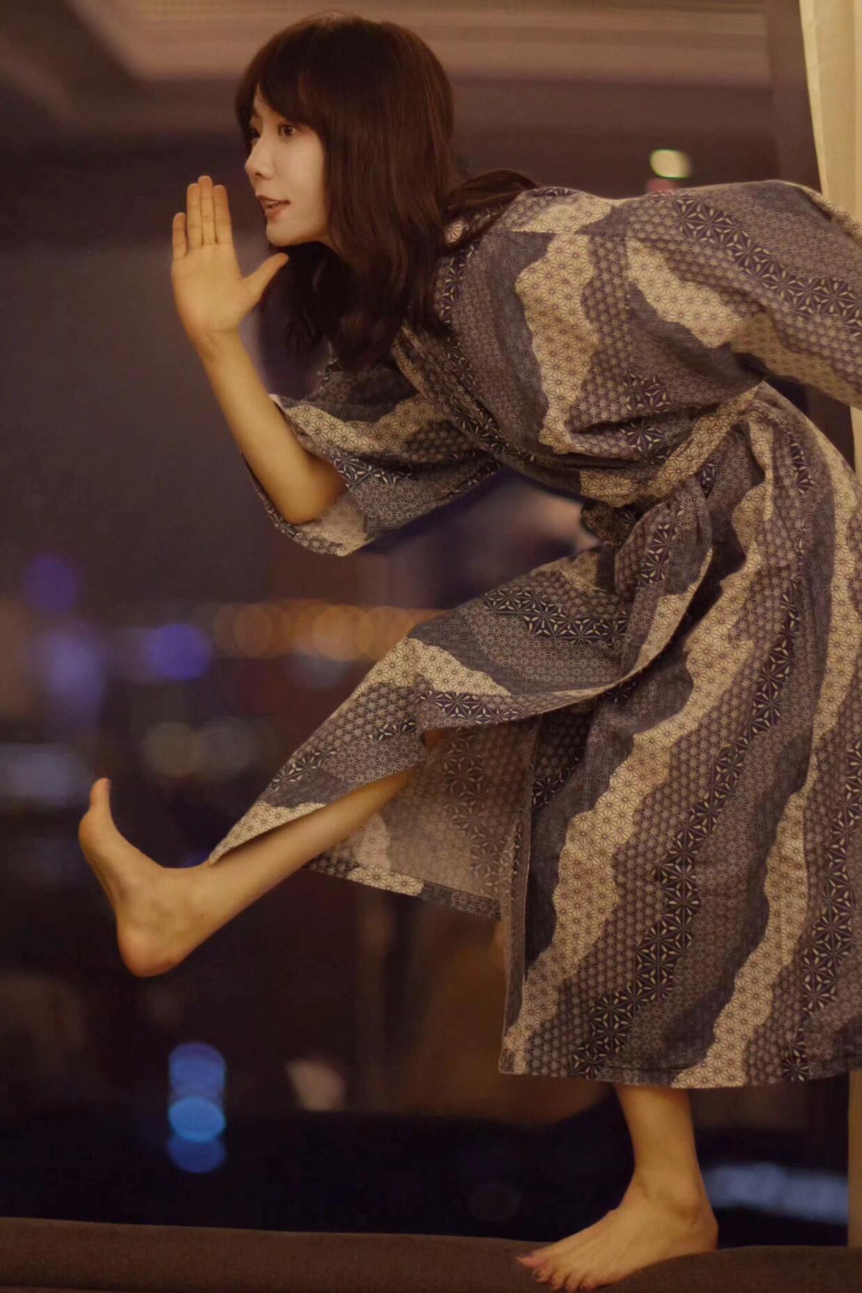 俏皮的王珞丹，甜美的文艺美女