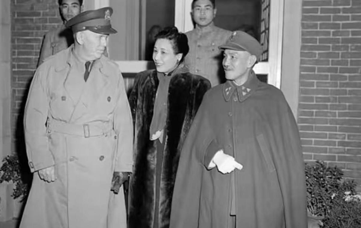 1962年，中国发起了对印自卫反击战，美国那边却趁此机会怂恿蒋介石“反攻大陆”，