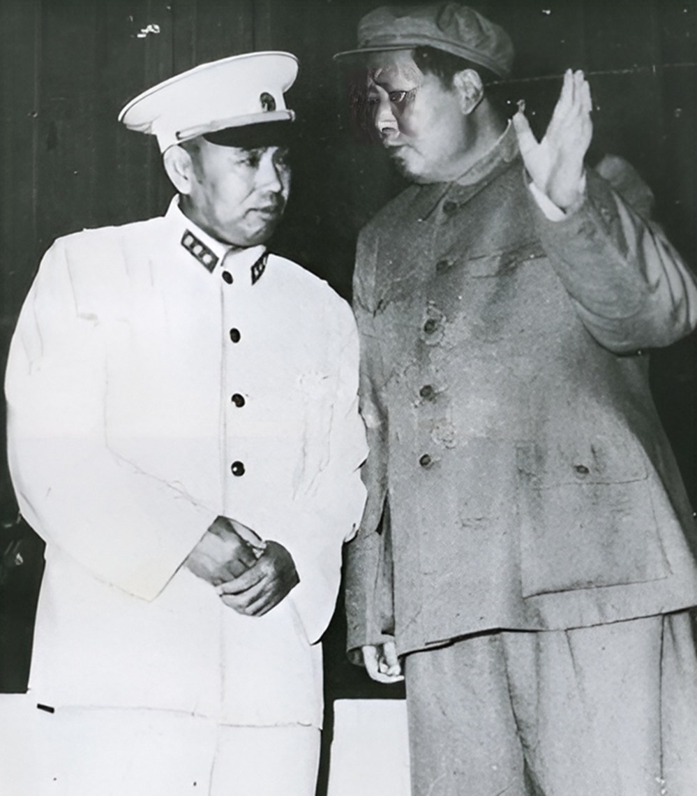 1973年，毛主席单独接见许世友，两人下起了棋，许世友执红先行走了一步卒，毛主席