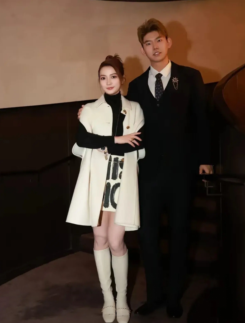 看到黄雅琼和刘雨辰的这张同框合影，2句实话不吐不快！

1、实话实说，黄雅琼太优