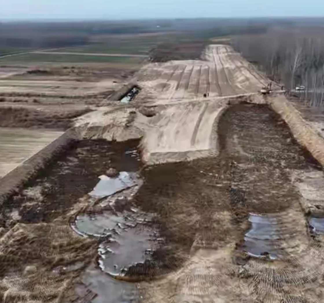 山东滨州百亩耕地被挖空取土，
这事有新消息了，
根据当地主管部门回复……
当地已