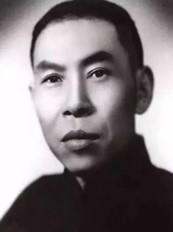 1918年，杜月笙去书寓消遣耍乐，而16岁的苏州姑娘孙佩豪在书寓里做“先生”。她