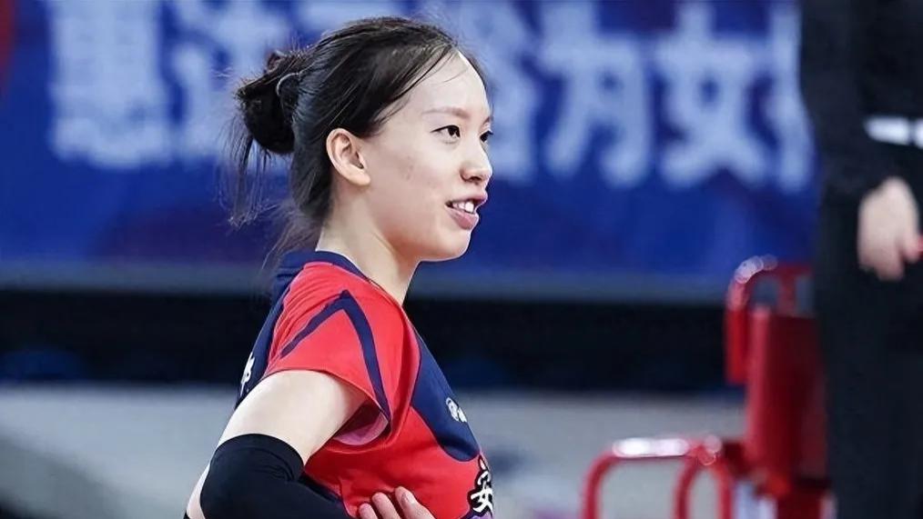 中国女排副攻排名持续更新，19岁新星跌出前十，杨涵玉独占鳌头
