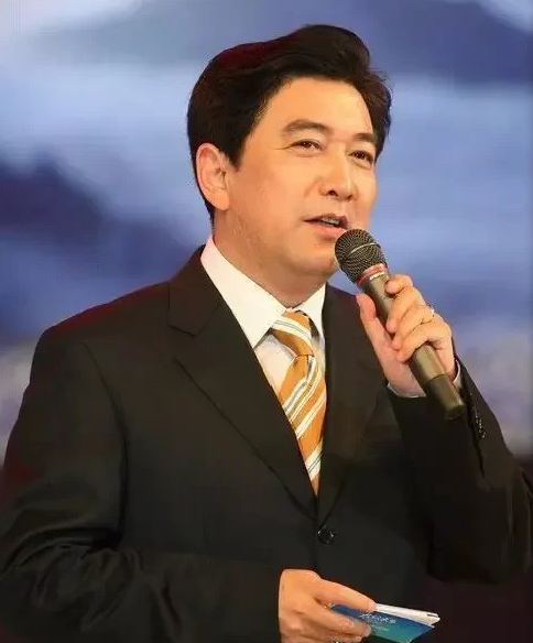 一次，主持人好奇地问水均益:“你对未来女婿的标准是什么？”当得知水均益的择婿标准