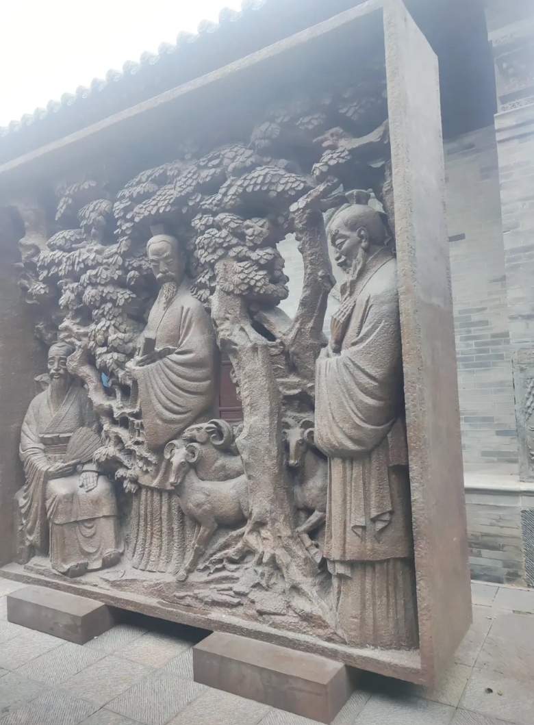 有一个说法，陈胜称王后，日益骄横自满，看不上一块起兵的兄弟吴广，暗中派人杀了吴广