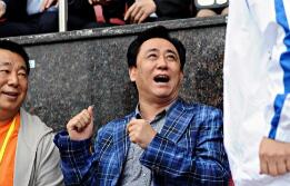 据内部知情人士消息：警方在现场抓捕许某某和其次子的时候，许某某和其次对警方的抓捕