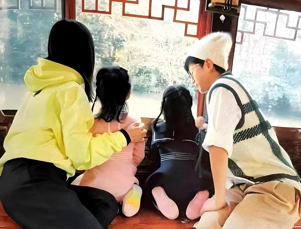 终于知道谢娜当时在泰国求啥了！

感觉她现在最需要的就是儿女双全了吧，张杰加上她