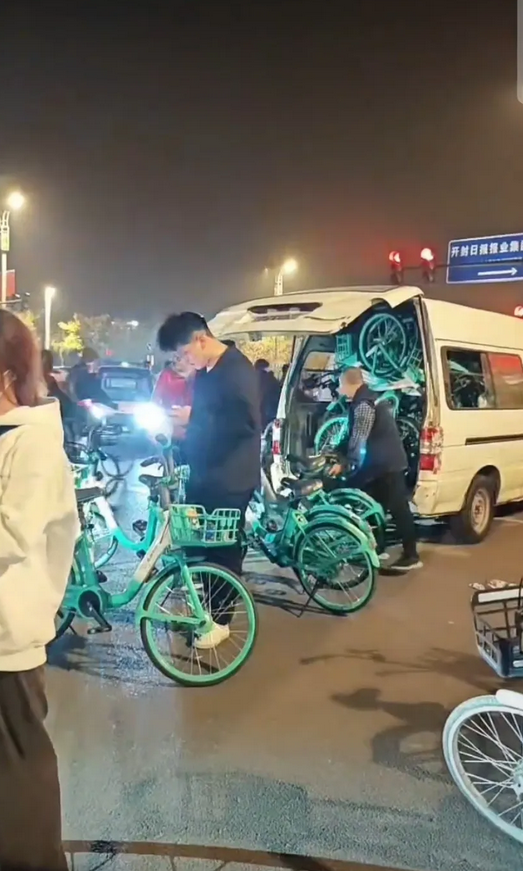 拉不完根本拉不完！开封共享单车刚拉回郑州一批，隔天早上又出现在开封。

郑州到开