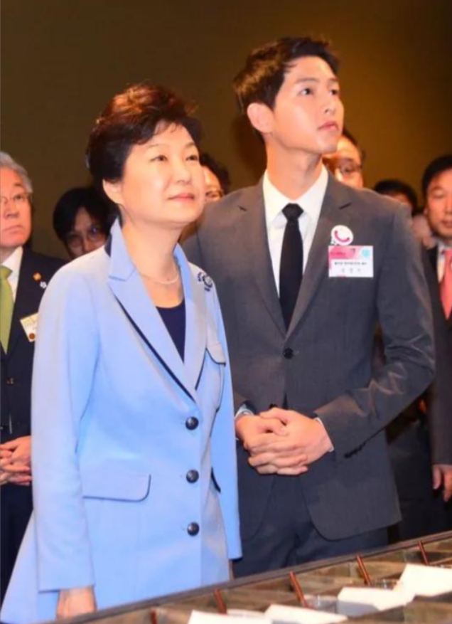 朴槿惠和宋仲基之间，到底是什么关系？