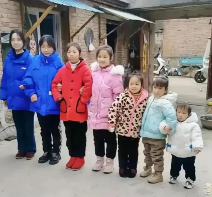 嫂子红包翻倍，我慌了！
去年嫂子给我家娃500红包，今年直接1000！我直接好家