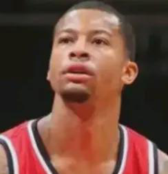 特雷伯克是广东男篮的真命天子吗？凌晨两点，思绪乱飞，NBA那边关窗了，CBA这边