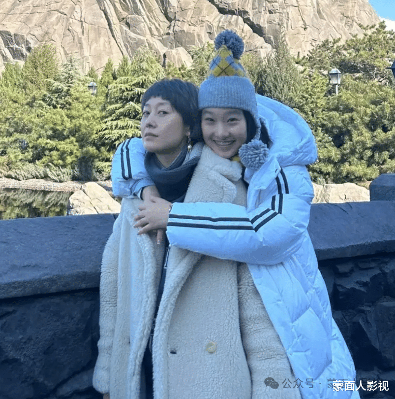 文章长女16岁生日，一家四口欢聚一堂，马伊琍微醺面色红润（文章和马伊琍最新报道）-第8张图片-九妖电影