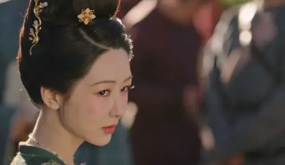 其实杨紫一直都忽略了一件事情
她能火并不是因为她长得有多好看
连宋丹丹都说过她长