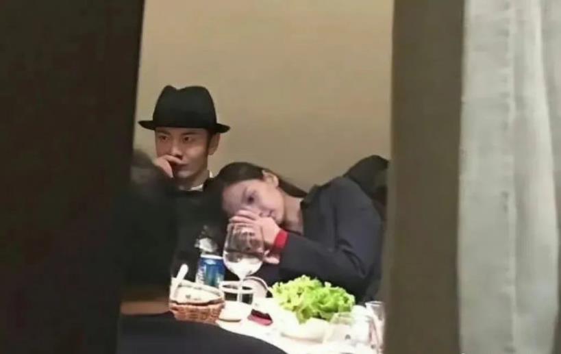 斥资2亿的婚礼终成空，甘愿为她低头，黄晓明当年有多爱杨颖？
