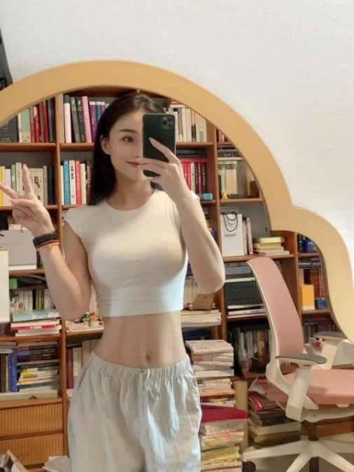 后妈又在臭美了，我什么时候有机会啊哈哈哈哈哈