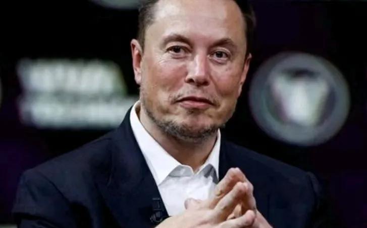 
马斯克收购推特后，上任第一件事就是强迫推特员工打卡上班，不允许居家办公。紧接着