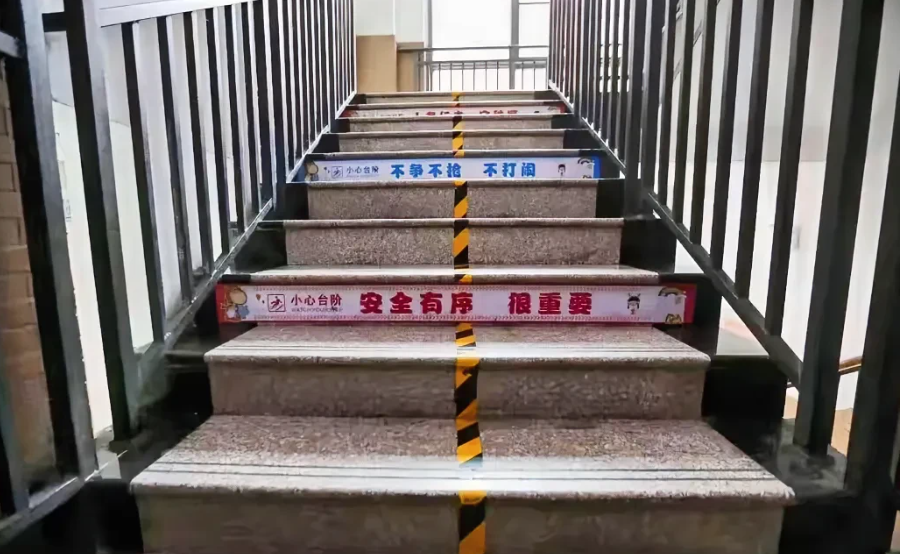 湖北南漳，女子与丈夫约定去申请离婚当天，因前一晚和大学男同学喝醉酒导致爽约。丈夫