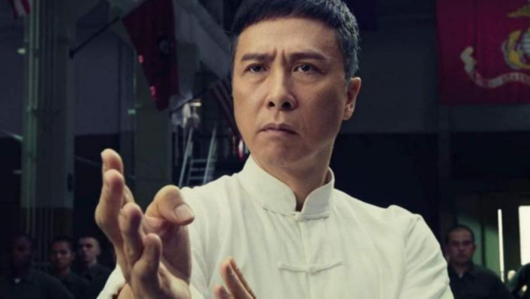 2008年，黄百鸣筹拍《叶问》时，他邀请李连杰出演叶问，可李连杰的片酬价格要1个