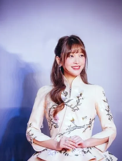 一次节目上，当吴镇宇听到金莎说她和男友孙丞潇相差19岁时，吴镇宇的表情惊到了众人