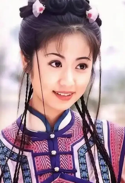 已经算“退出”华语娱乐圈的赵薇和范冰冰，极为罕见的发微博悼念琼瑶。在琼瑶捧红的一
