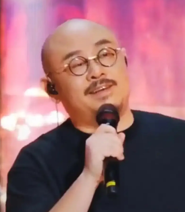 尽管无数个刀迷呼吁刀郎应该上今年春晚。可我们还是在春晚舞台上没有见到刀郎的身影！