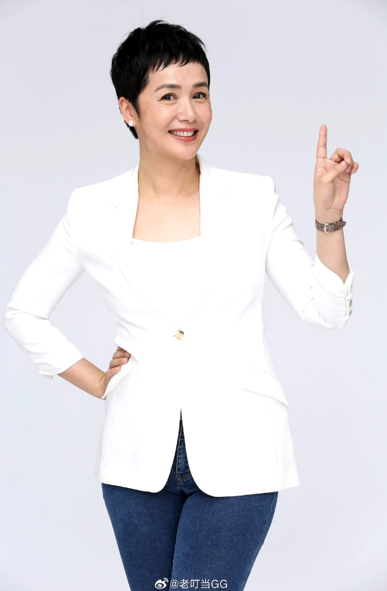 她可是曾经的四大青衣之首，嫁给了著名导演，如今50多岁了依然可以演少女，演技封神
