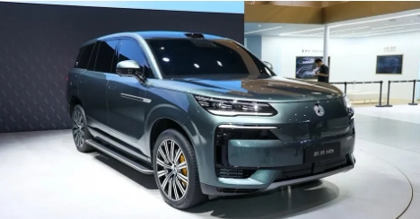 今天一位华为问界M9盲订用户说：
如果你打算买国产新能源大型SUV，建议你买腾势
