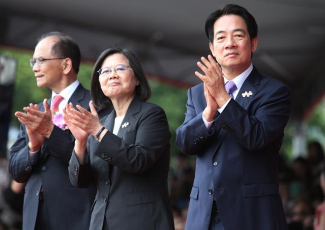 发现蔡英文近日动作频频？蔡赖互撕？名嘴预言：民进党内斗正要开始
民进党“立法院”