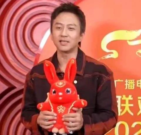 家人们，今年春晚有个让人意外的事儿，邓超居然没登上春晚舞台！要知道，邓超之前上春