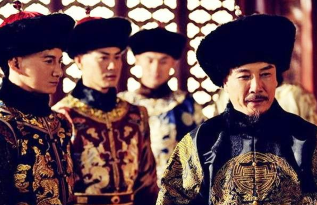 康熙之孙弘旺：圈禁七年，被雍正用九条铁链锁住，乾隆骂他不要脸



在清朝皇室的